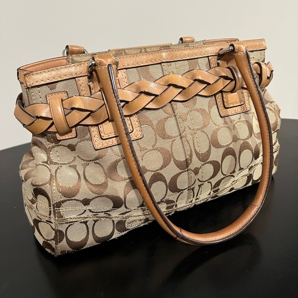 Coach purse - Picture 4 of 9